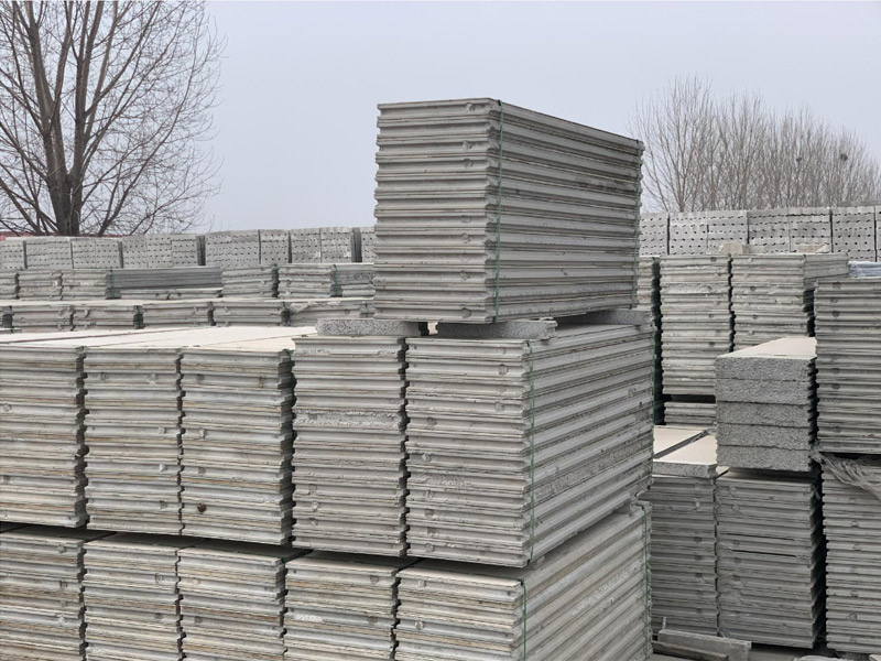 聊城硅酸鈣板聚苯顆粒復(fù)合夾芯墻板如何建造